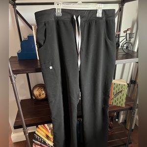 Like new large Figs Kade scrubs in Tall. Couldn’t fit the tall. Used one time